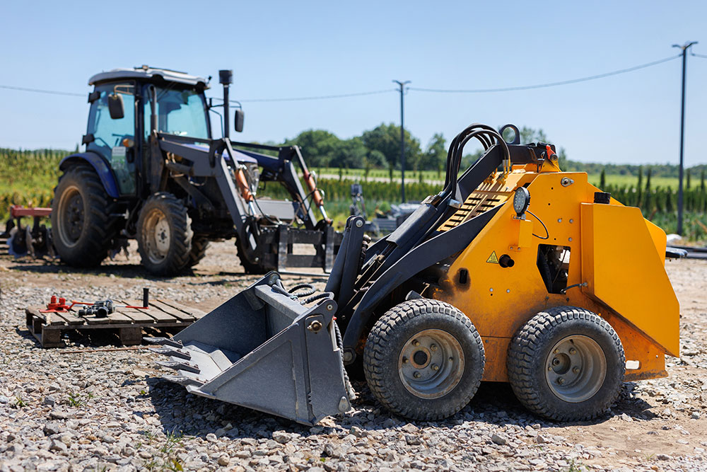 Skid Steer Transport Ottawa | 24/7 Service (613) 746-9081